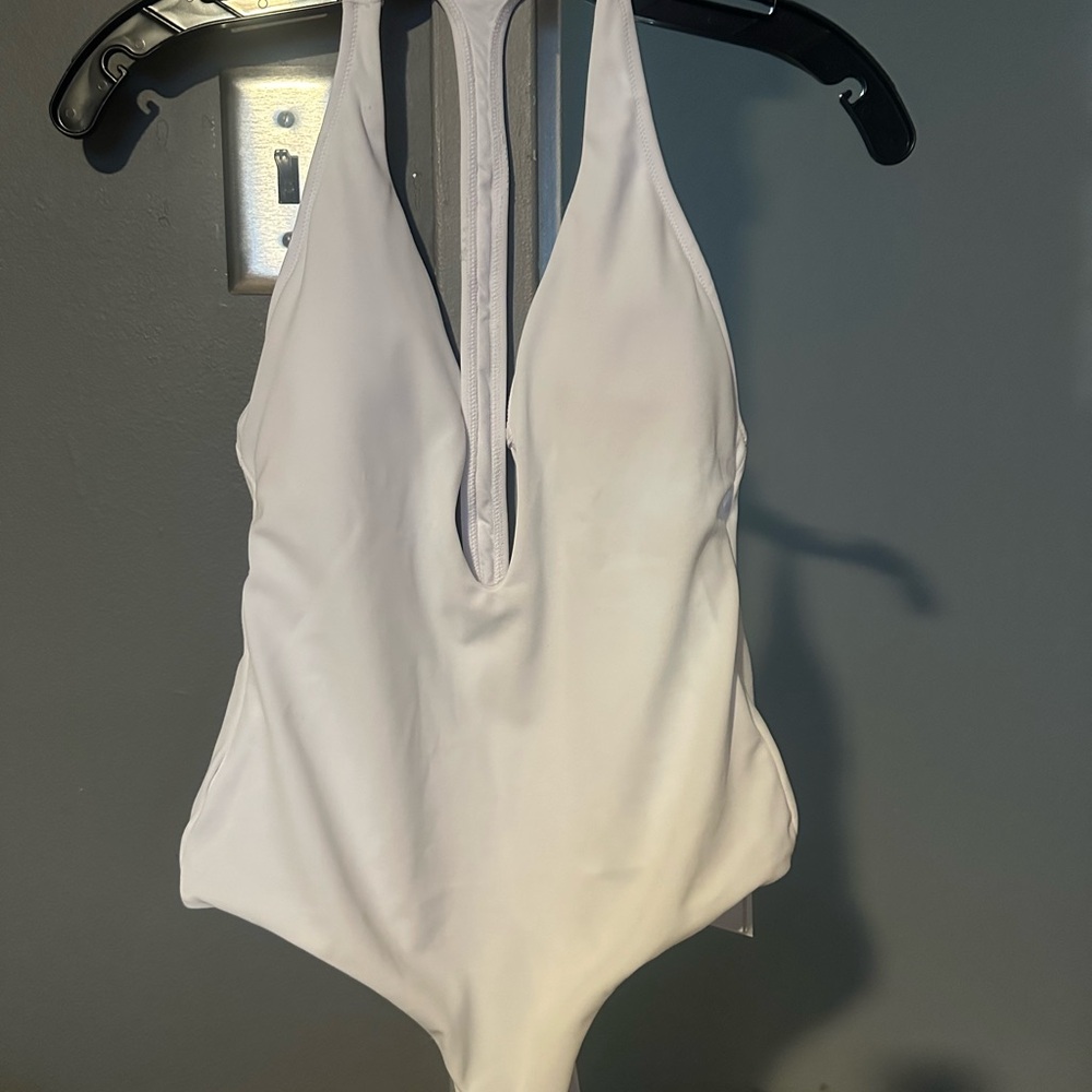 White brand new one piece Peixoto size med